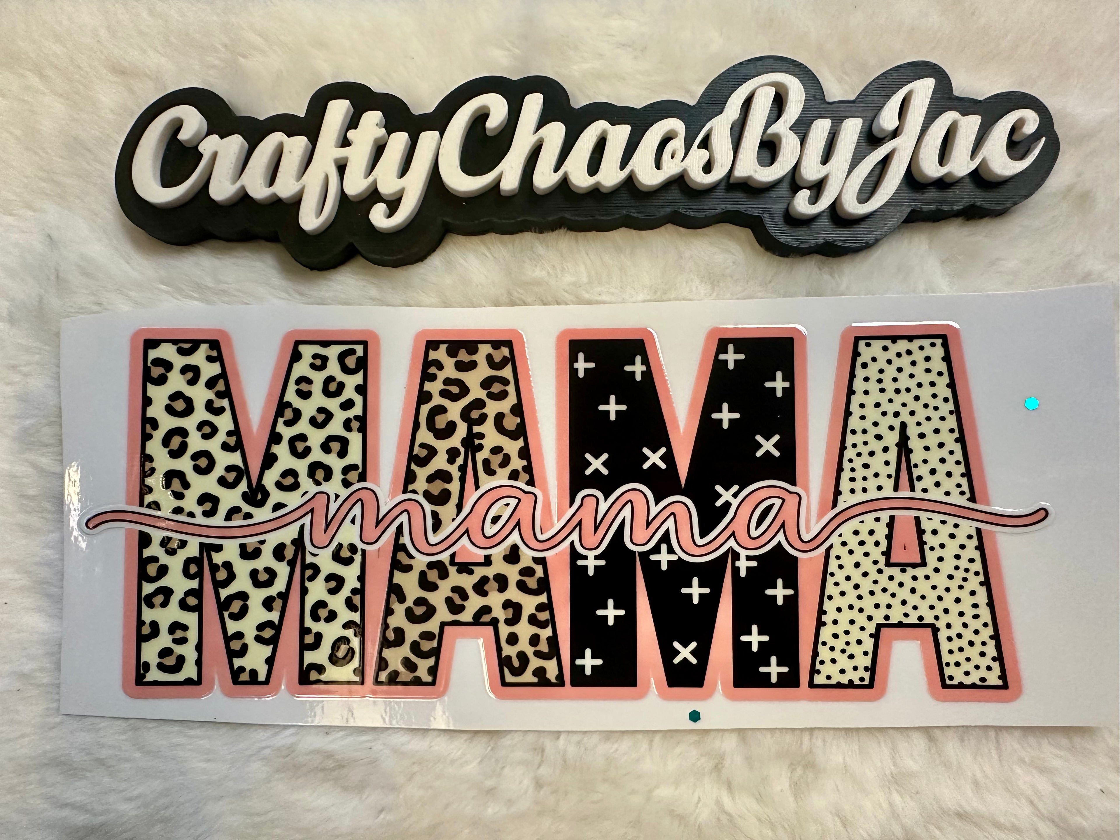 Mama Cheetah outlined in Pink